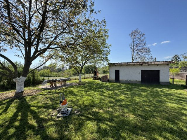 Eladó családi ház, Átányon 7.9 M Ft, 2 szobás