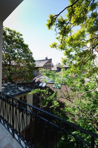 Eladó téglalakás, Budapesten, VI. kerületben 145 M Ft, 2 szobás