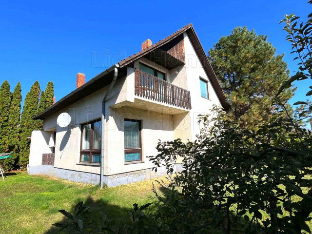 Eladó családi ház, Balatonfenyvesen 74.9 M Ft, 10 szobás