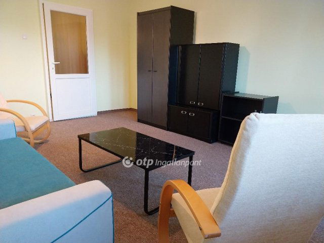 Kiadó panellakás, albérlet, Kecskeméten 130 E Ft / hó, 1 szobás