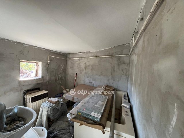 Eladó családi ház, Zsákán 9.9 M Ft, 2 szobás
