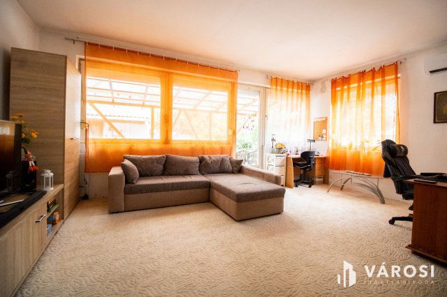 Eladó családi ház, Sarkadon 21.5 M Ft, 6 szobás