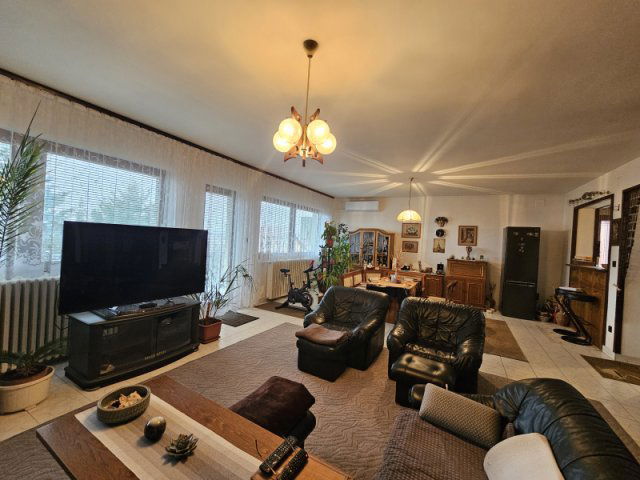 Eladó családi ház, Érden 209.9 M Ft, 9 szobás