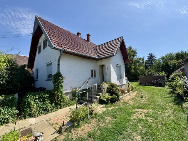 Eladó családi ház, Siklóson 72.9 M Ft, 5 szobás