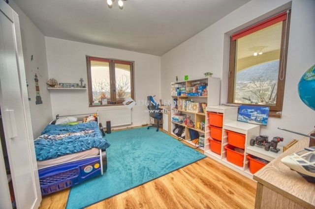 Eladó családi ház, Pilisszentkereszten 299 M Ft, 5 szobás