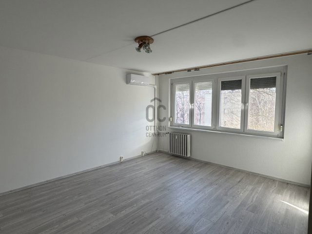 Eladó panellakás, Kecskeméten 35.9 M Ft, 1 szobás