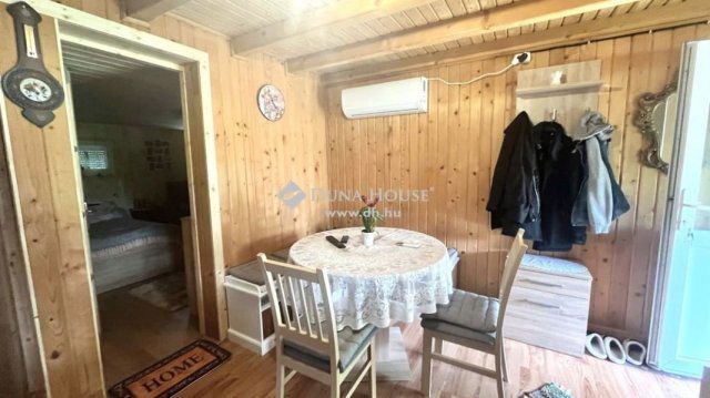 Eladó hotel, Egyházasrádócon 230 M Ft, 8 szobás