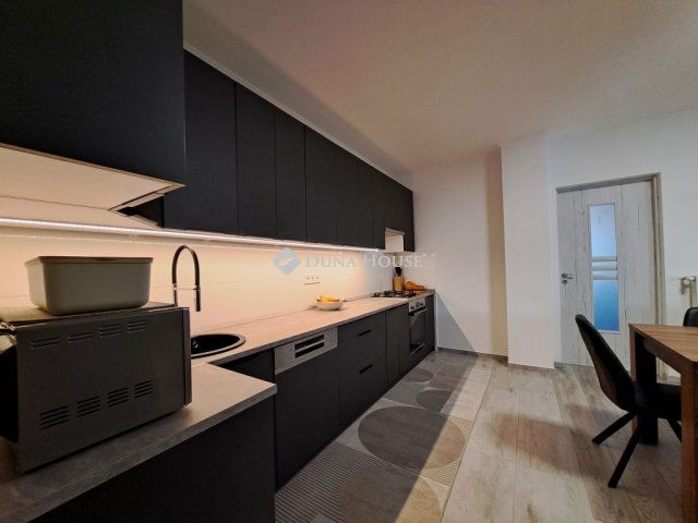 Eladó családi ház, Baján 77.8 M Ft, 4 szobás