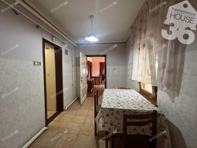 Eladó családi ház, Tiszakécskén 58.8 M Ft, 4 szobás