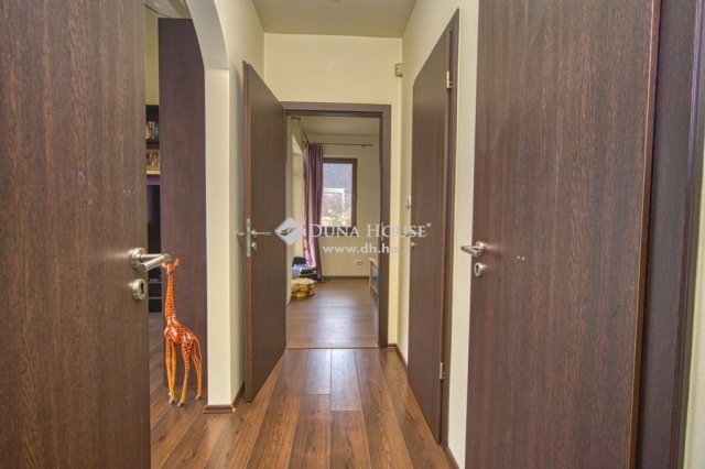 Eladó családi ház, Pilisszentkereszten 299 M Ft, 5 szobás