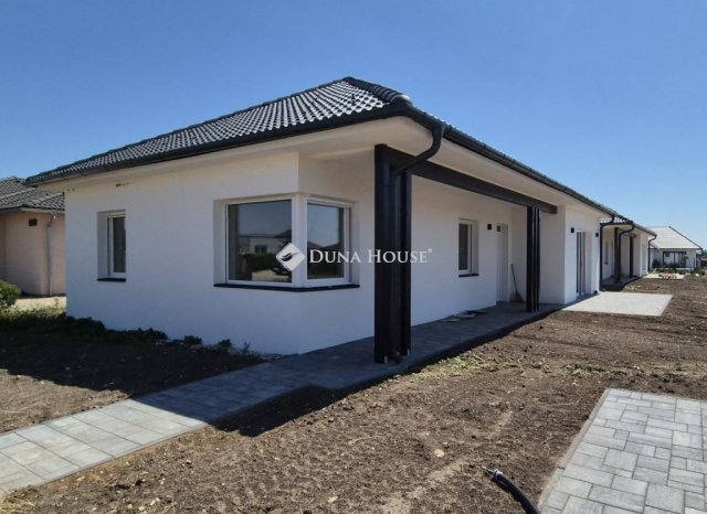 Eladó családi ház, Veszprémben 108 M Ft, 4 szobás