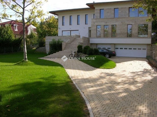 Eladó családi ház, Budapesten, III. kerületben 827.75 M Ft