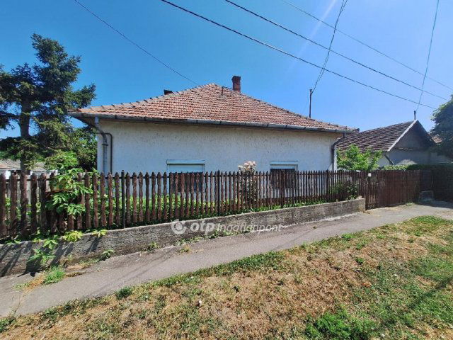 Eladó családi ház, Füzesgyarmaton 12.7 M Ft, 2 szobás
