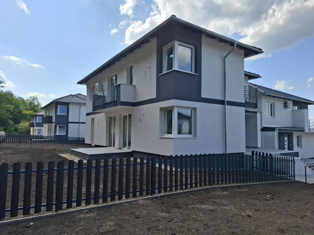 Eladó téglalakás, Mendén 87.9 M Ft, 4 szobás