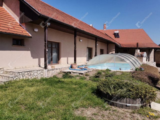 Eladó családi ház, Kisbéren 100 M Ft, 7 szobás