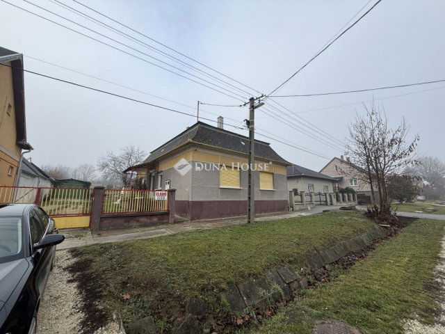 Eladó családi ház, Mányon 80 M Ft, 3 szobás