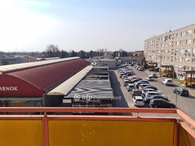 Eladó panellakás, Szigetszentmiklóson 62.9 M Ft, 2+1 szobás