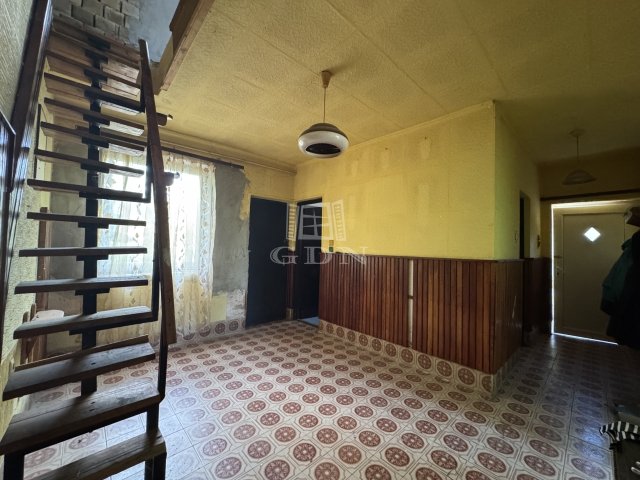 Eladó családi ház, Velencén 69.5 M Ft, 2 szobás