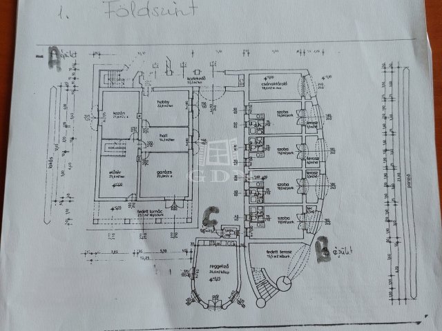 Eladó családi ház, Keszthelyen 244.446 M Ft, 14 szobás