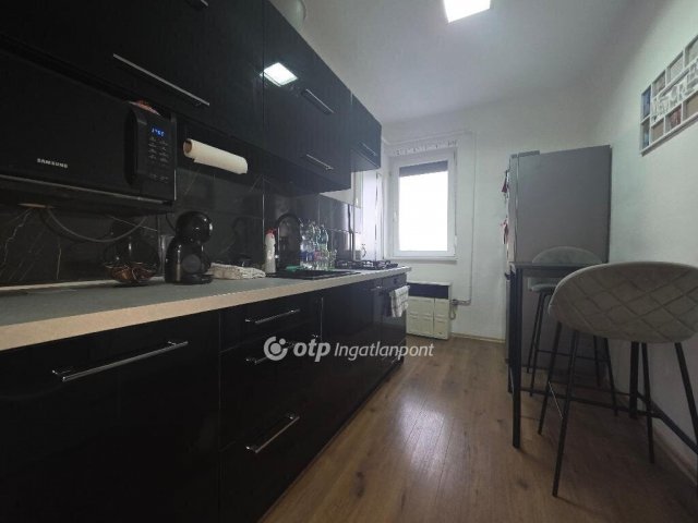 Eladó téglalakás, Pápán 34.9 M Ft, 2 szobás