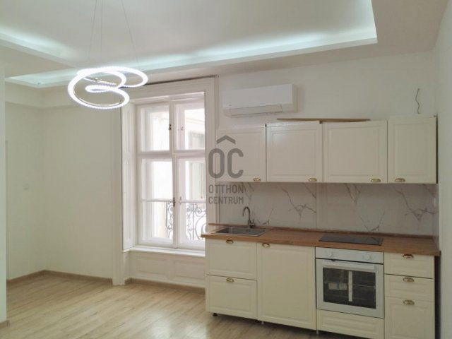 Eladó téglalakás, Budapesten, V. kerületben 275.4 M Ft, 7 szobás