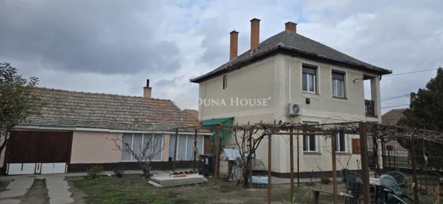 Eladó családi ház, Alapon 38.999 M Ft, 4 szobás