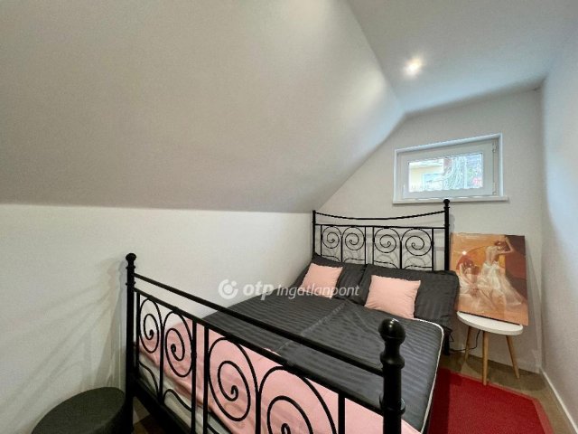 Eladó családi ház, Balatonfüreden 199.999 M Ft, 4+1 szobás