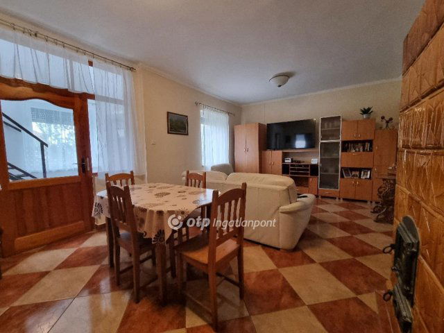 Eladó családi ház, Nemesszalókon 49.9 M Ft, 6 szobás