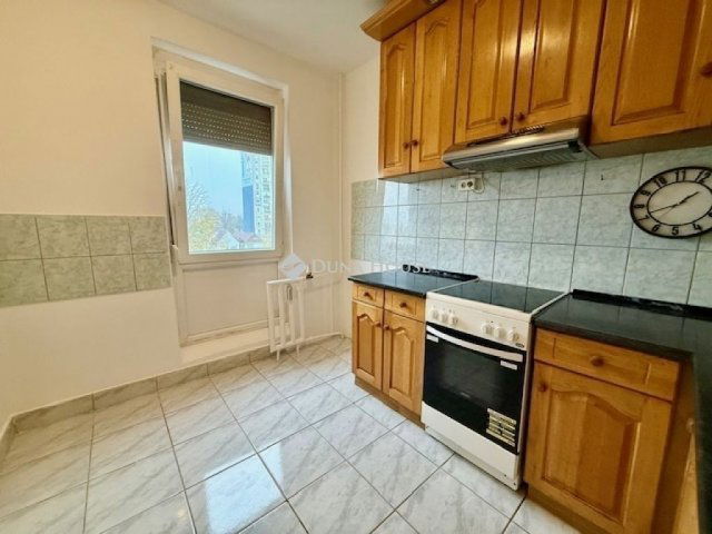 Eladó panellakás, Pécsett 49 M Ft, 3 szobás