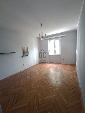 Eladó téglalakás, Szolnokon 30 M Ft, 2 szobás