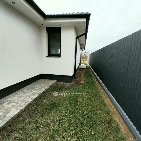 Eladó ikerház, Baktalórántházán 59 M Ft, 4 szobás