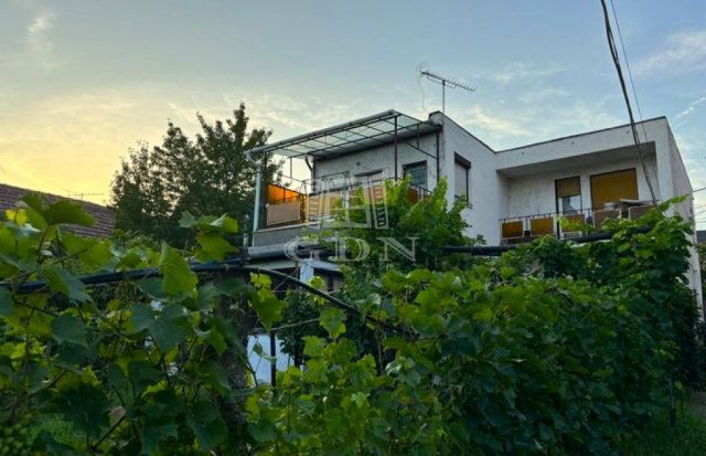 Eladó családi ház, Budaörsön 139 M Ft, 5+1 szobás
