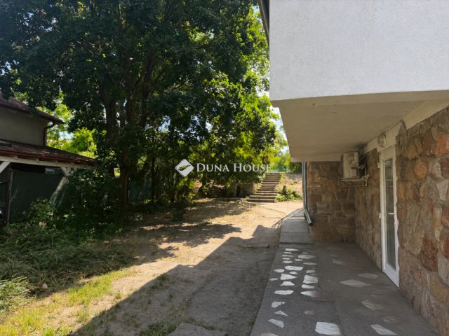 Eladó családi ház, Szentendrén 249 M Ft, 9 szobás