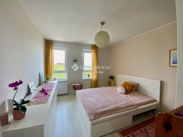 Eladó téglalakás, Pécsett 95 M Ft, 5 szobás