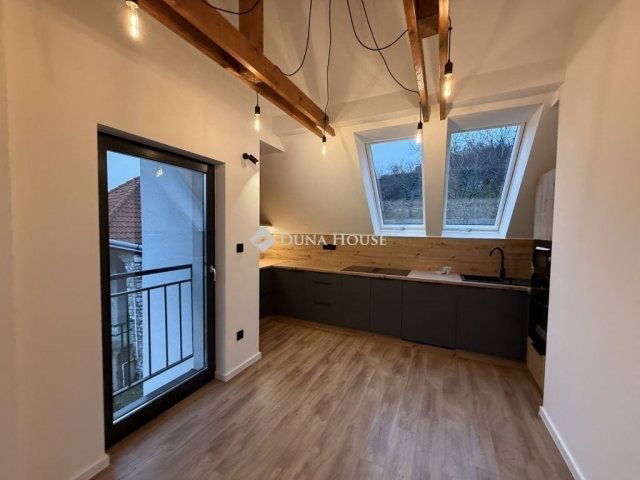 Eladó téglalakás, Pécsett 69.9 M Ft, 2 szobás