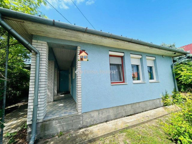 Eladó családi ház, Újszászon 38.9 M Ft, 3 szobás