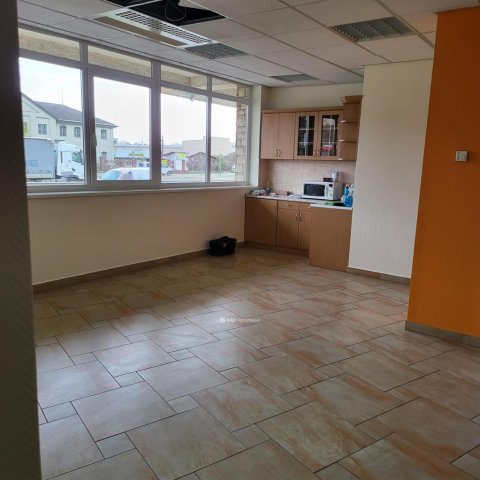 Eladó üzlethelyiség, Debrecenben 1106.25 M Ft, 10 szobás