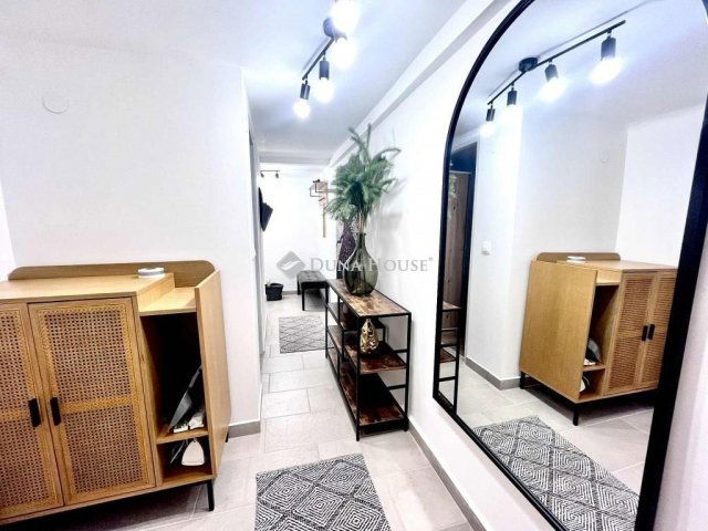 Eladó téglalakás, Pécsett 49.9 M Ft, 3 szobás