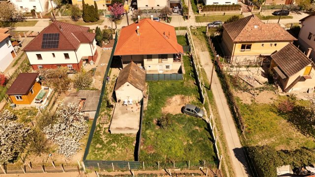 Eladó családi ház, Vácon 109.9 M Ft, 5 szobás