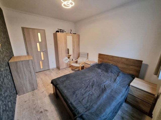 Eladó panellakás, Veszprémben 49.5 M Ft, 2 szobás