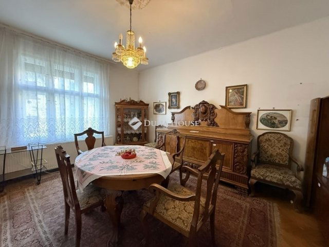 Eladó családi ház, Pécsett 79.9 M Ft, 5 szobás