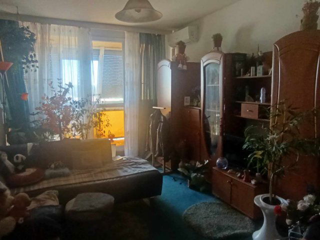 Eladó panellakás, Pécsett 42.9 M Ft, 3 szobás