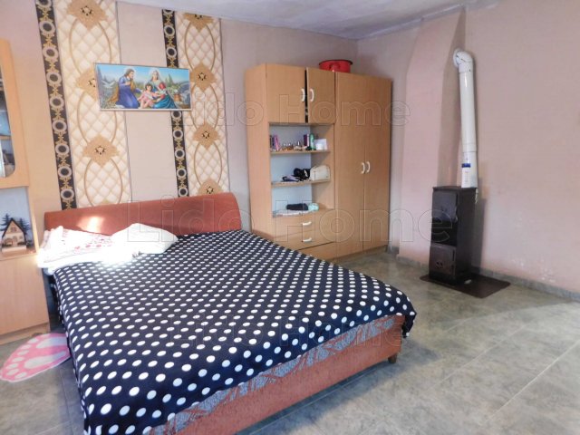 Eladó családi ház, Nakon 9 M Ft, 1+2 szobás