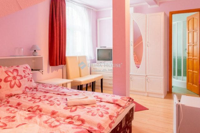 Eladó hotel, Dédestapolcsányban 125 M Ft, 2 szobás