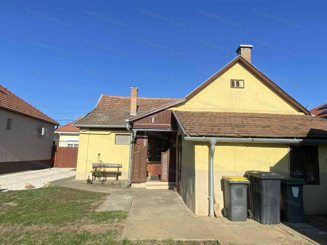 Eladó családi ház, Szolnokon 55 M Ft, 2 szobás