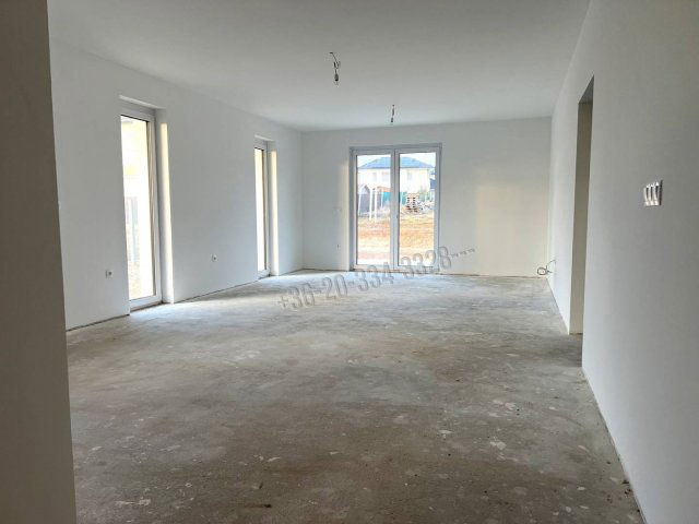 Eladó családi ház, Nagytarcsán 214.9 M Ft, 8 szobás
