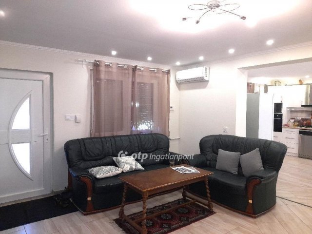 Eladó családi ház, Sándorfalván 129.99 M Ft, 5 szobás