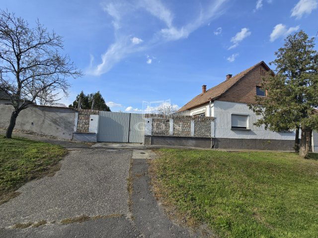 Eladó családi ház, Bácsalmáson 13.5 M Ft, 2 szobás