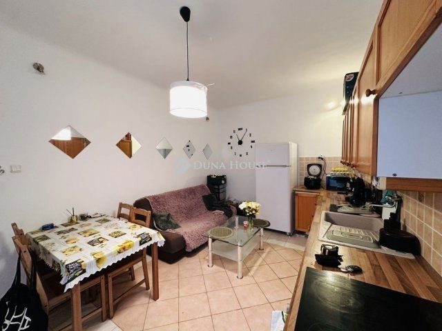 Eladó téglalakás, Budapesten, VII. kerületben 50 M Ft, 2 szobás