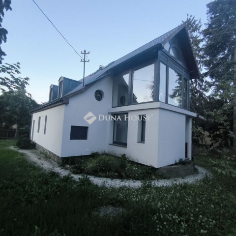 Eladó családi ház, Leányfaluban 142 M Ft, 3 szobás